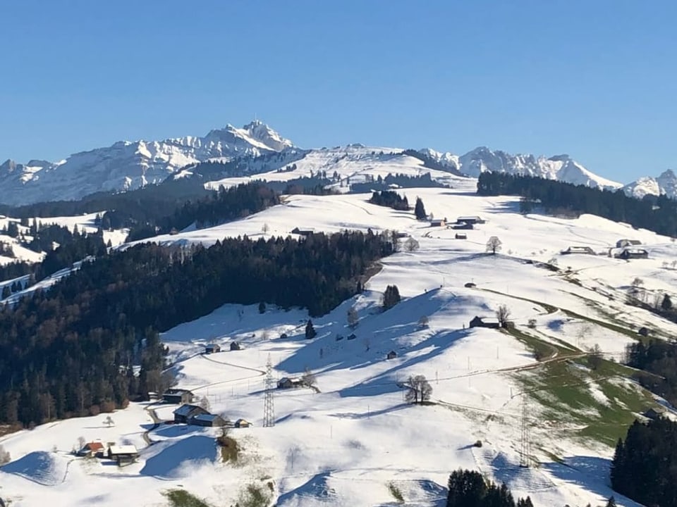 Unten apere Stellen, Richtung Alpstein ist es winterlich.