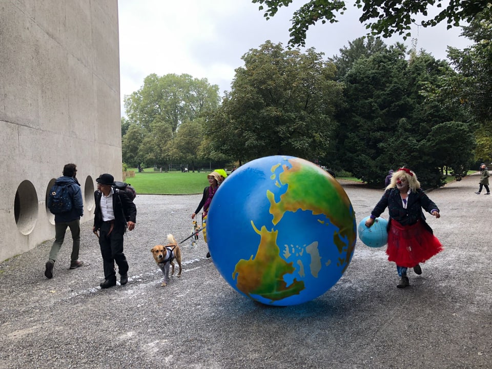Sitzblockade In Zurich Polizei Nimmt Uber 130 Klima Aktivisten Fest News Srf