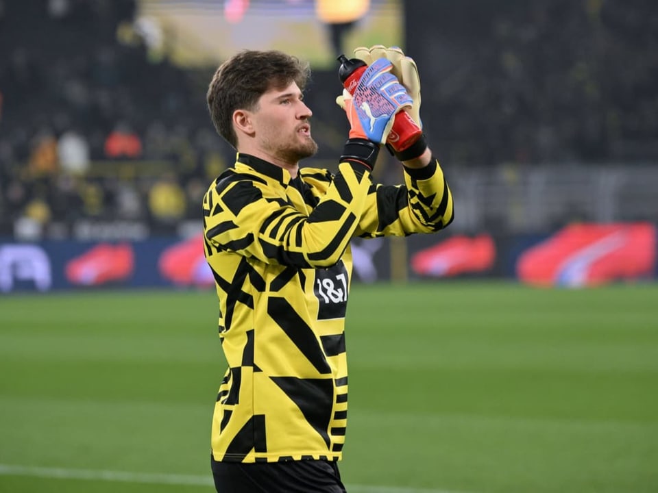 Von seiner Verletzungspause zurück Gregor Kobel.