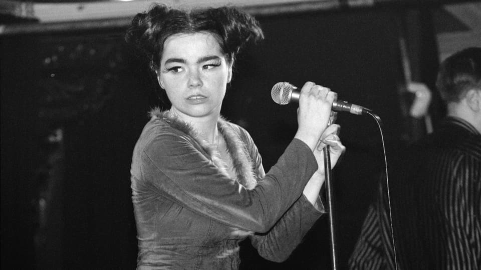 Björk auf der Bühne.