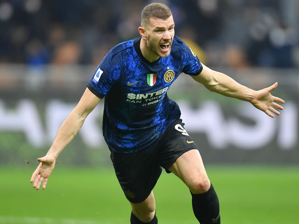Edin Dzeko bewahrte sein Inter Mailand vor einer Blamage. Der Stürmer erzielte beim Heimspiel gegen Aufsteiger Venezia den 2:1-Siegtreffer in der 90. Minute. Die «Nerazzurri» behaupten damit die Tabellenführung. 