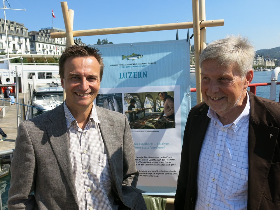 Otto Holzgang (links) und Josef Muggli freuen sich über die Ausstellung auf dem Nauen.