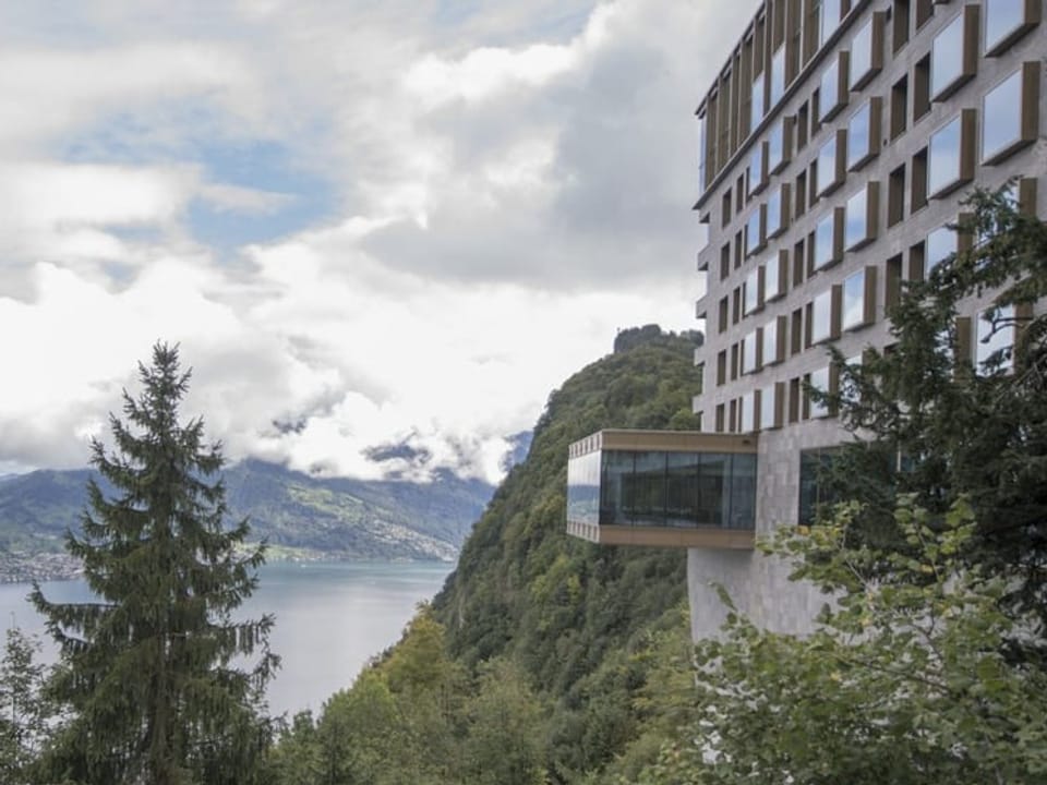 Das Hotel Bürgenstock über dem Vierwaldstättersee.