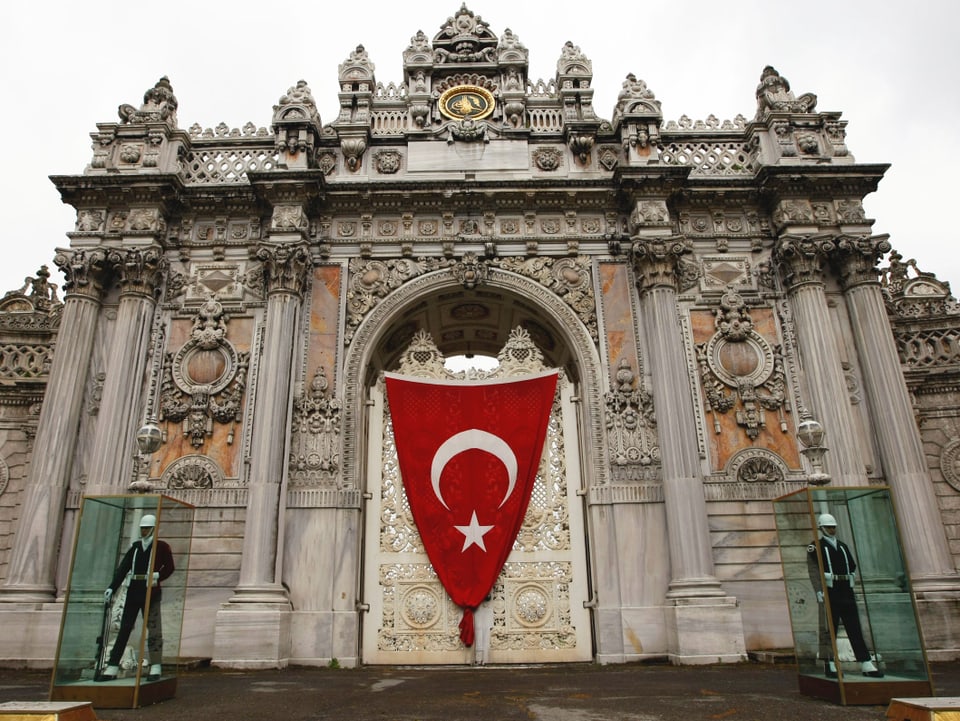 Der Eingang des Dolmabahce-Palast.