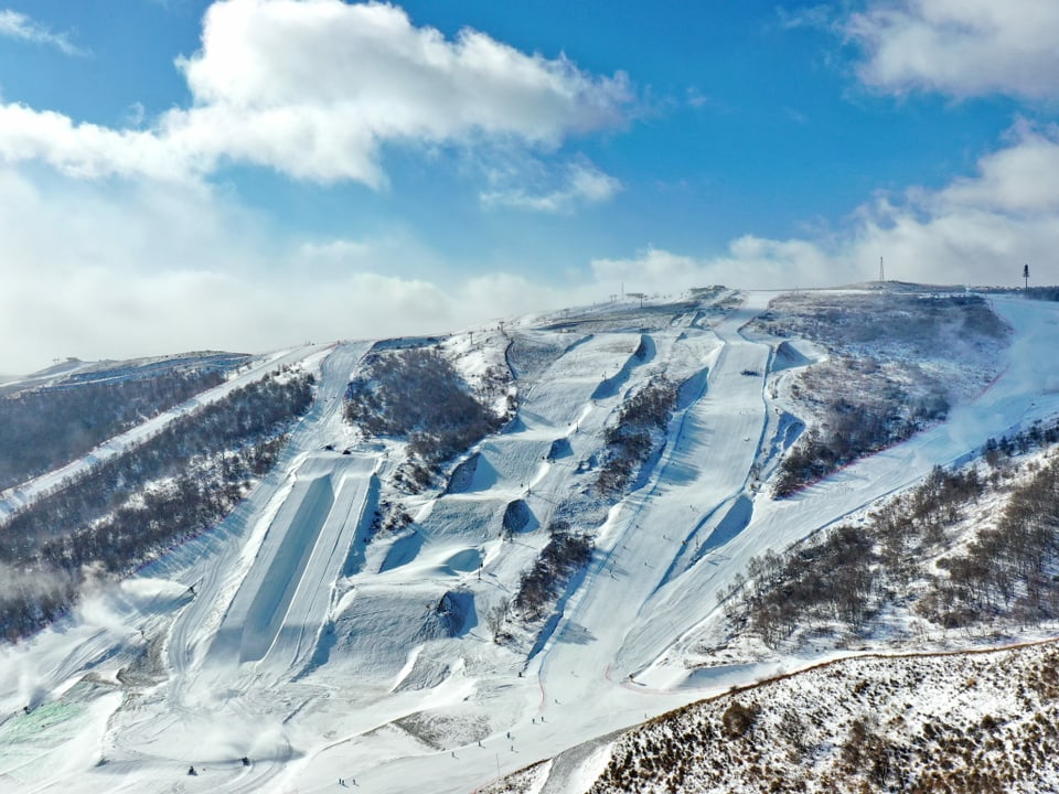 Sämtliche Disziplinen im Snowboard sowie im Ski Freestyle – mit Ausnahme der Big-Air-Events – sind im Genting Snow Park angesiedelt. Im Park A (Ski Freestyle) und Park B (Snowboard) wird es 6 Kurse geben für Halfpipe, Slopestyle, Ski-/Snowboardcross, Moguls und Aerials.