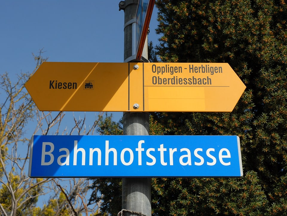 Schild «Bahnhofstrasse».