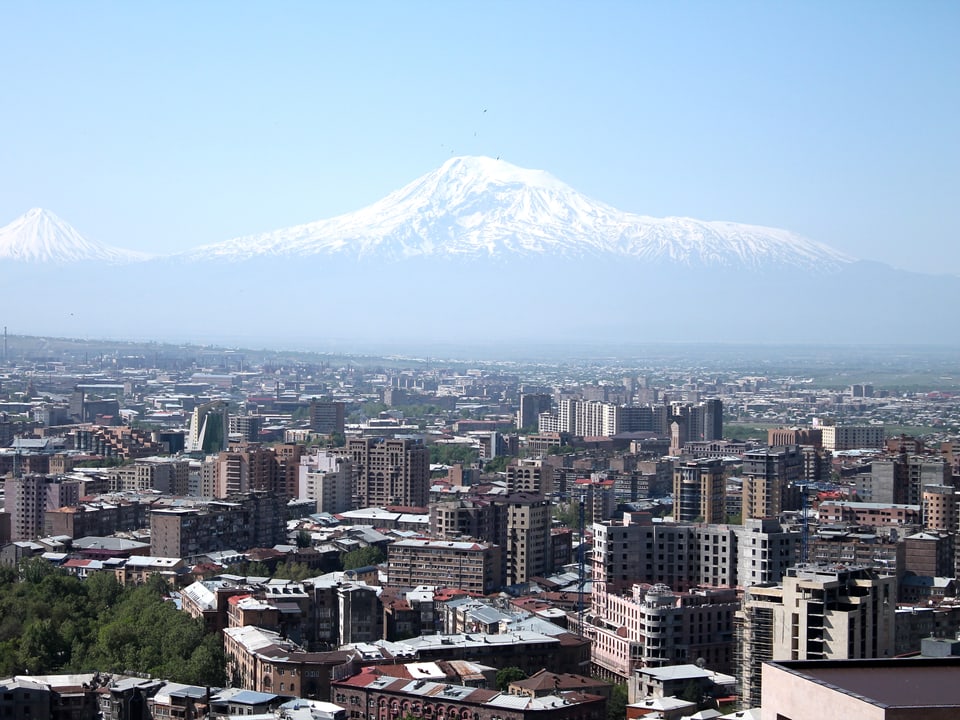 Jerewan mit Ararat im Hintergund