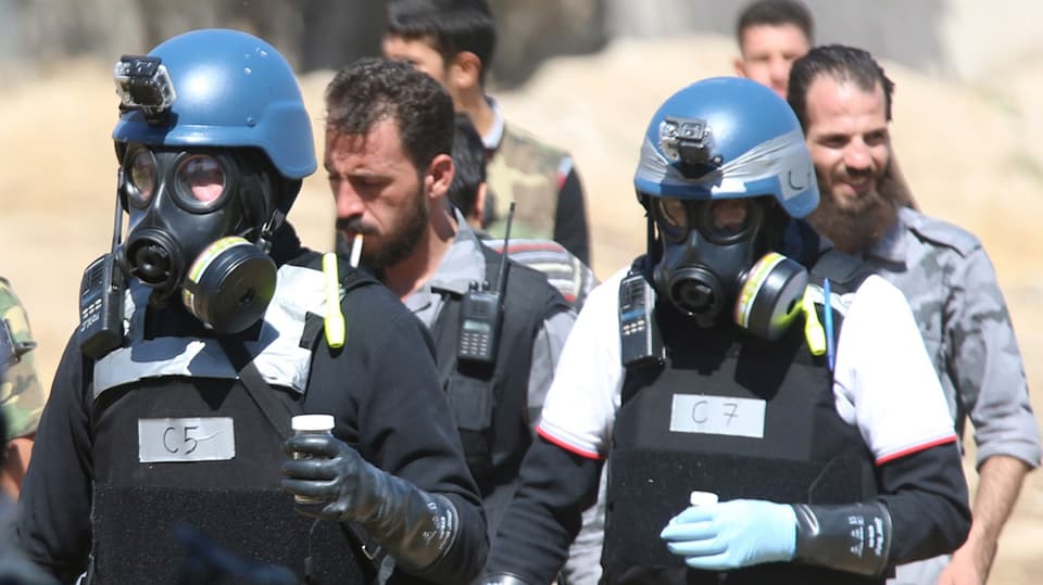 UN-Chemiewaffenexperten im August 2013 mit Bodenproben, Damaskus. 