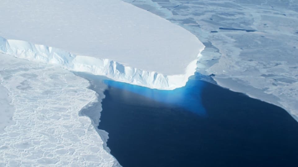 Grosser Hohlraum unter der Antarktis