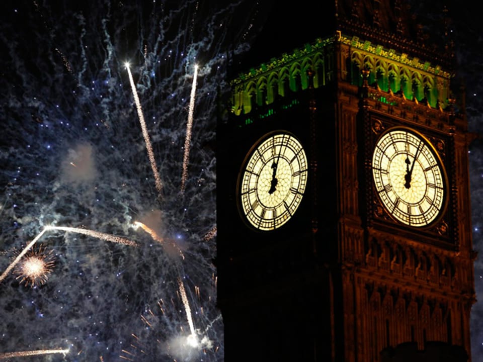 Auch in London wurde das neue Jahr mit einem Feuerwerk begrüsst.