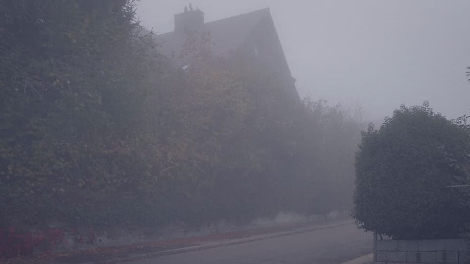 Ein Haus im Nebel