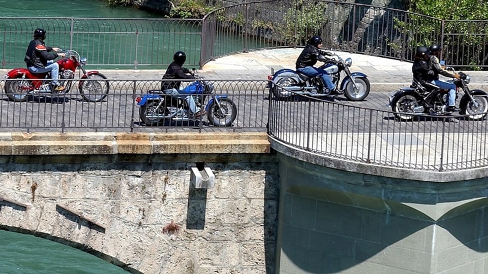 Motorräder auf der Untertorbrücke