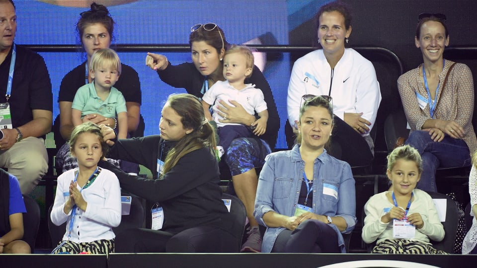 Die ganze Federer-Familie auf der Tribüne – Kindermädchen inklusive.