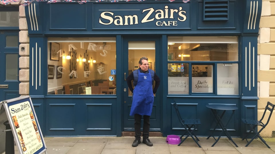 Sam Zair und sein Café.