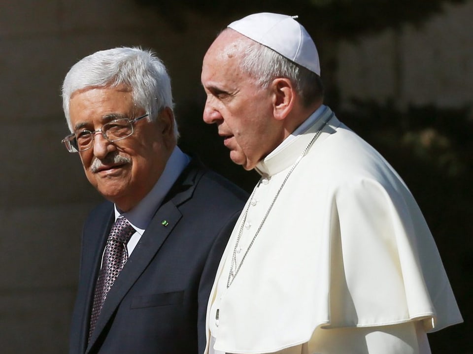 Franziskus mit Präsident Mahmud Abbas.
