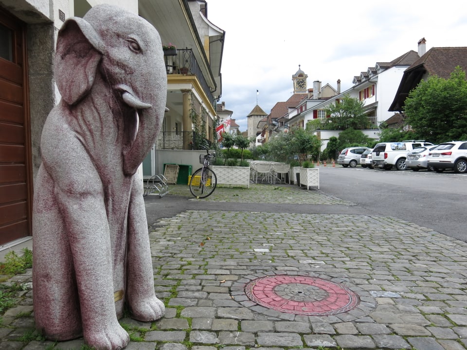 Die Skulptur eines Elefanten.