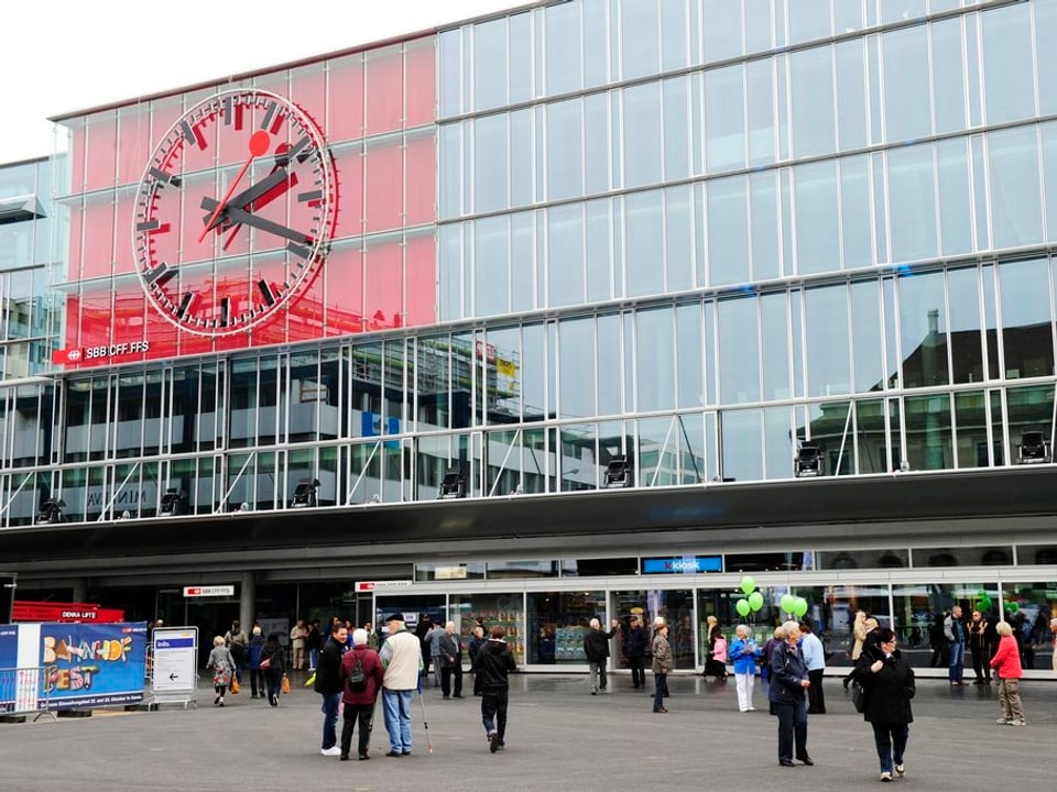 Die neue Bahnhofshalle von Aarau im Jahr 2010.