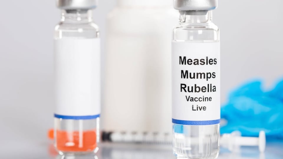 Der Röteln-Impfstoff ist mit dem Impfstoff gegen Mumps und Masern kombiniert.
