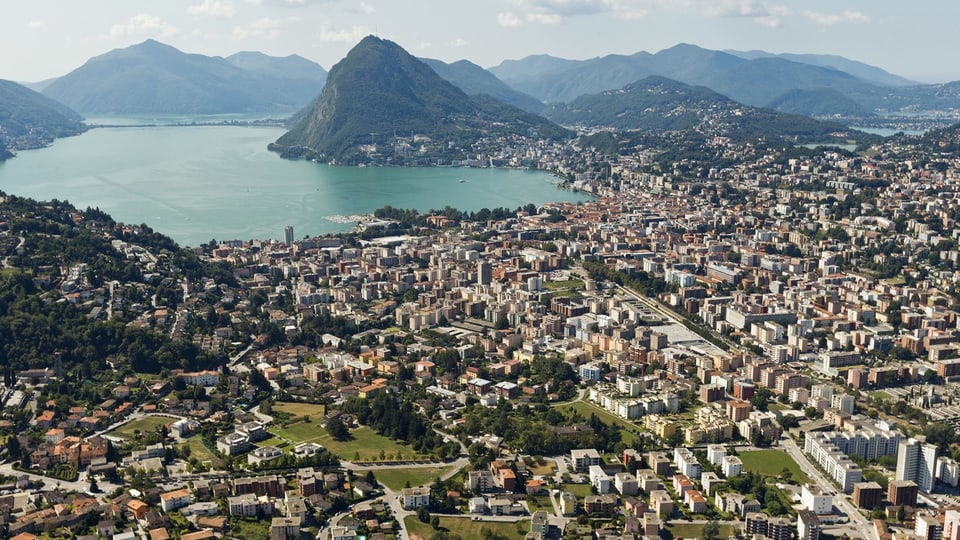 Die Stadt Lugano von oben