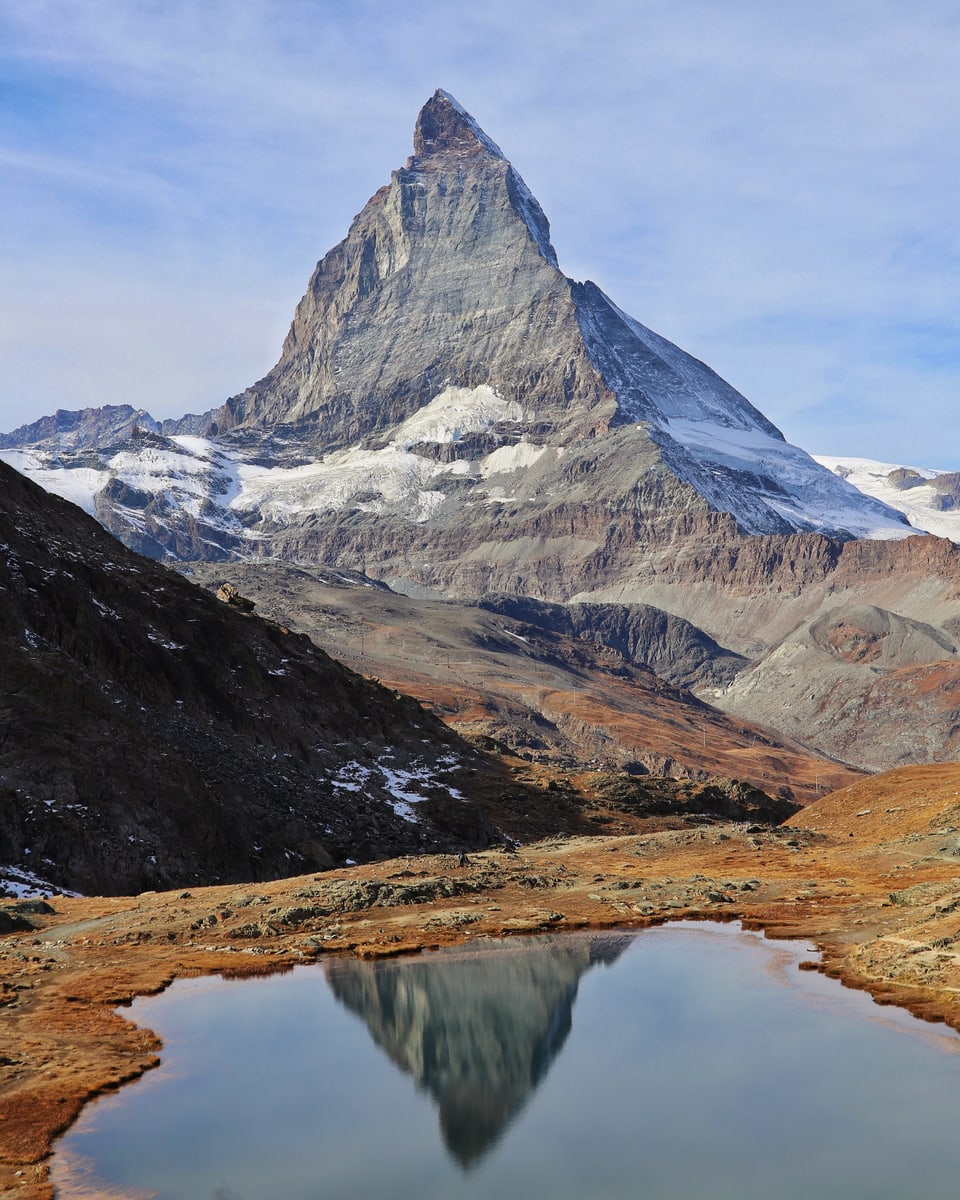 Spieglung vom Matterhorn im Bergsee auf dem Gornergrat
