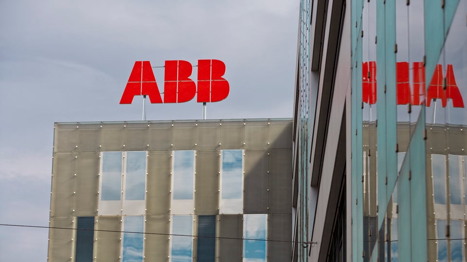 ABB-Logo auf dem Konzernsitz in Baden