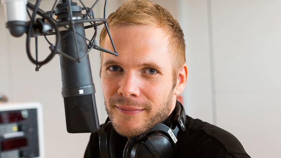 Stefan Siegenthaler am Mikrofon.