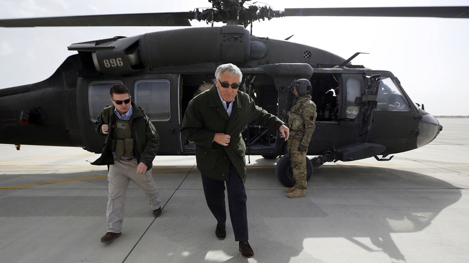 US-Verteidigungsminister Hagel steigt aus einem Militärhelikopter