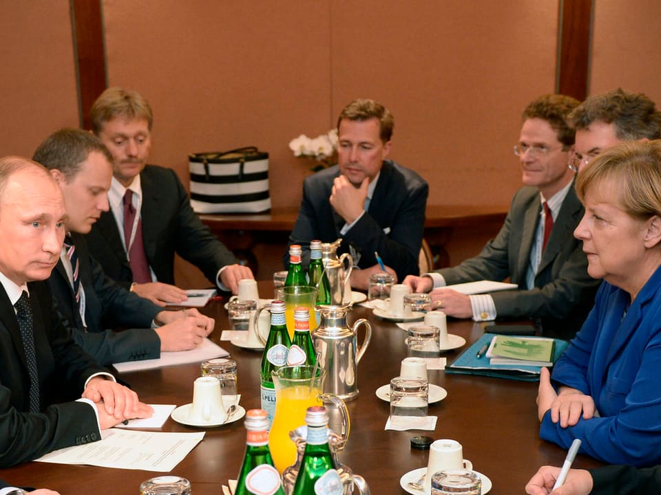 Merkel und Putin am ASEM-Gipfel in Mailand.