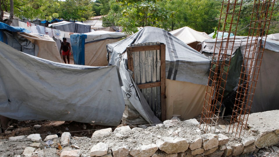 Zeltlager bei  Port-au-Prince auf Haiti.