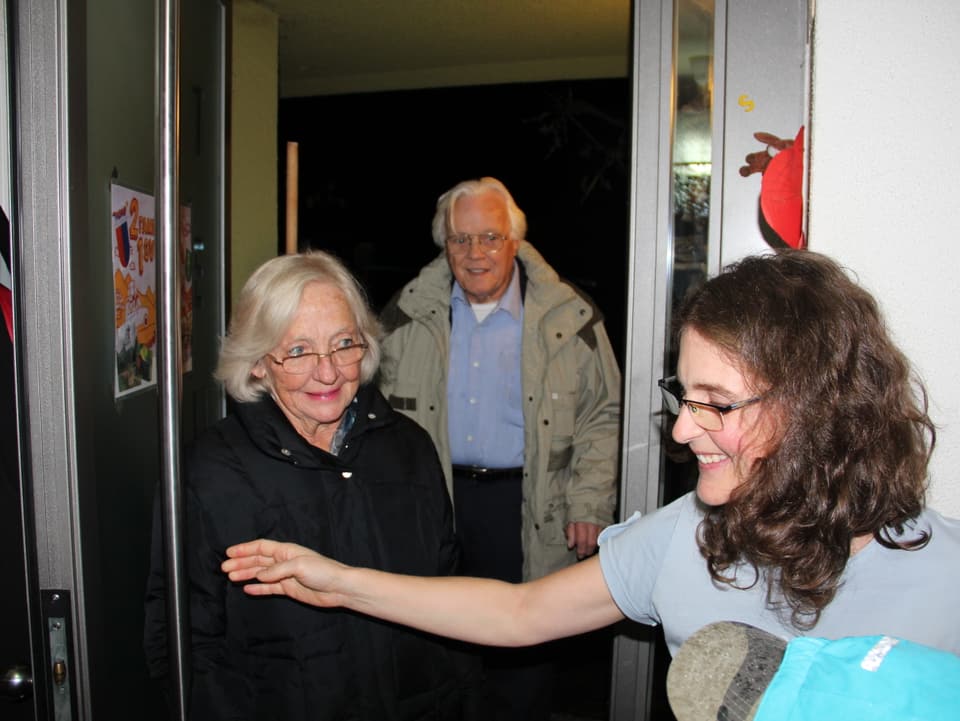 Katia Ambrosini öffnet Gästen die Tür.