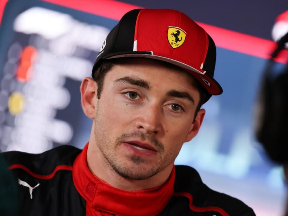 Charles Leclercs mit Ferrari-Mütze