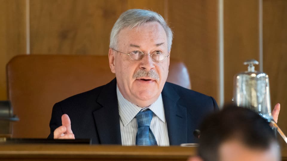 Rolf Steine führt durch die Budgetdebatte (19.12.16)