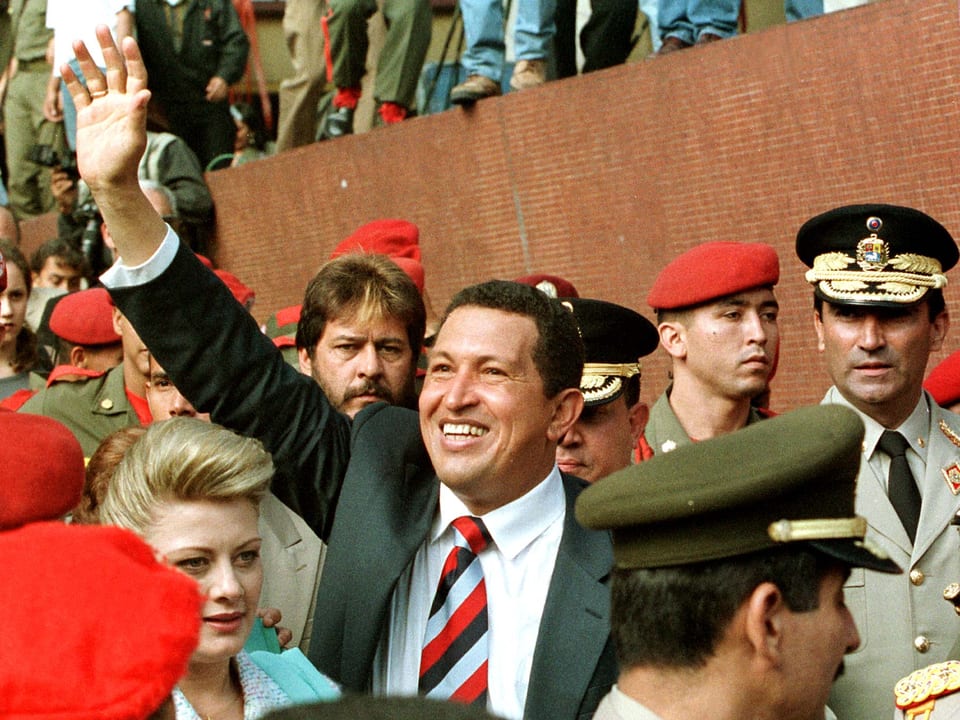 Hugo Chávez winkt