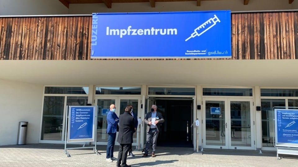 Impfzentrum von aussen.