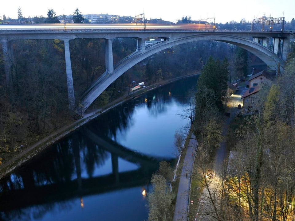 Vier Brücken hintereinander ergeben die Länge des Eisenbahnviadukts Bern von fast 1100 Metern.