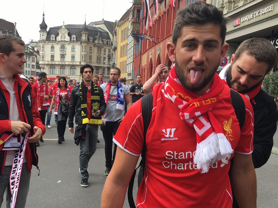 Liverpool Fans auf dem Marktplatz