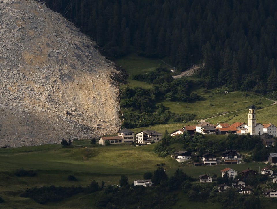 Felsmassen in Brienz nahe Dorf