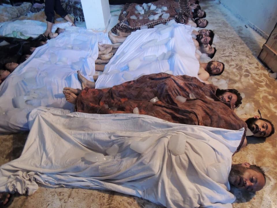 Dutzende Leichen in Syrien nach Giftgasangriff.
