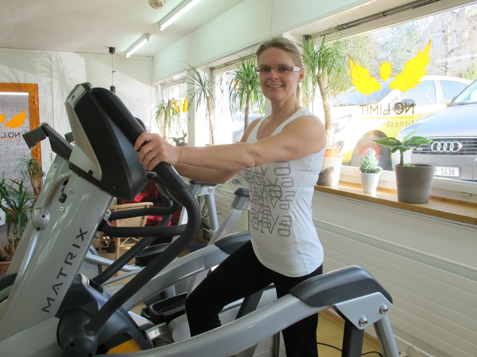 Sylvia Preisig im Fitnessstudio.