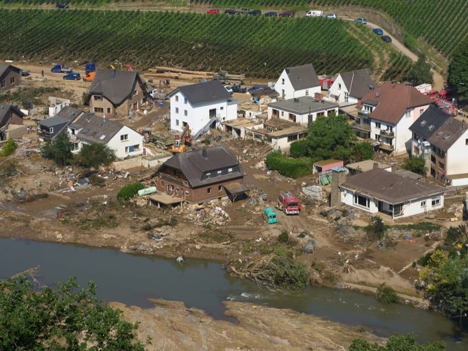 Auch in Marienthal ist das ganze Dorf komplett mit Schutt und Dreck überzogen.