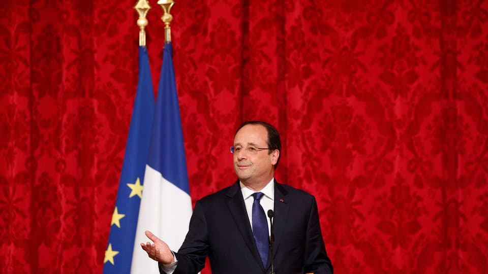 Hollande neben französischen Fahnen