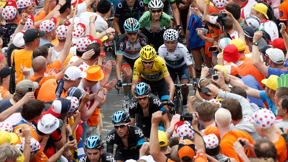 Chris Froome verteidigt seine Führung auch beim zweimaligen Aufstieg zur Alpe d'Huez.
