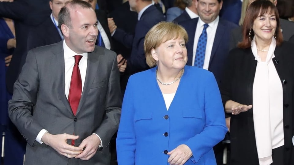 Merkel und Weber attackieren Populisten. (unkomm.)