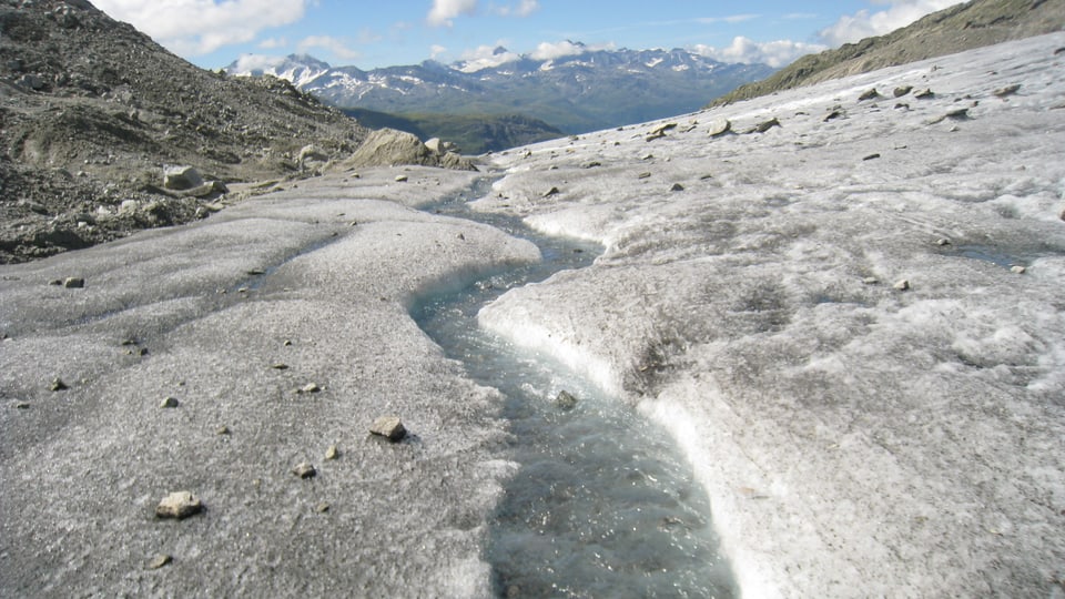 Die ausgeaperten Gletscher, wie hier der Rhonegletscher, schmolzen extrem.