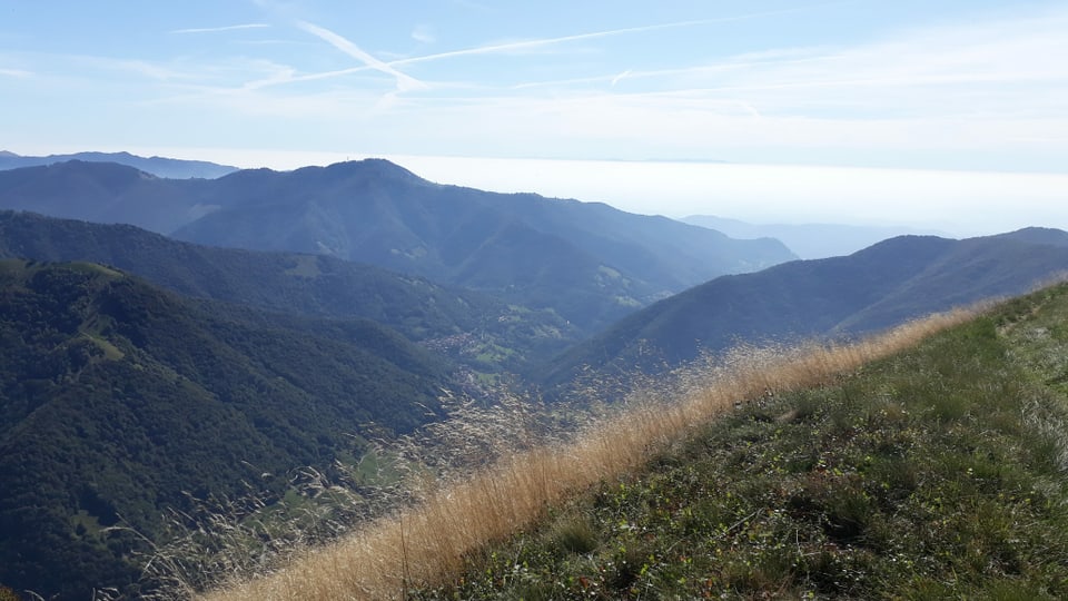Monte Generoso Blick vom Berg in ein Tal.