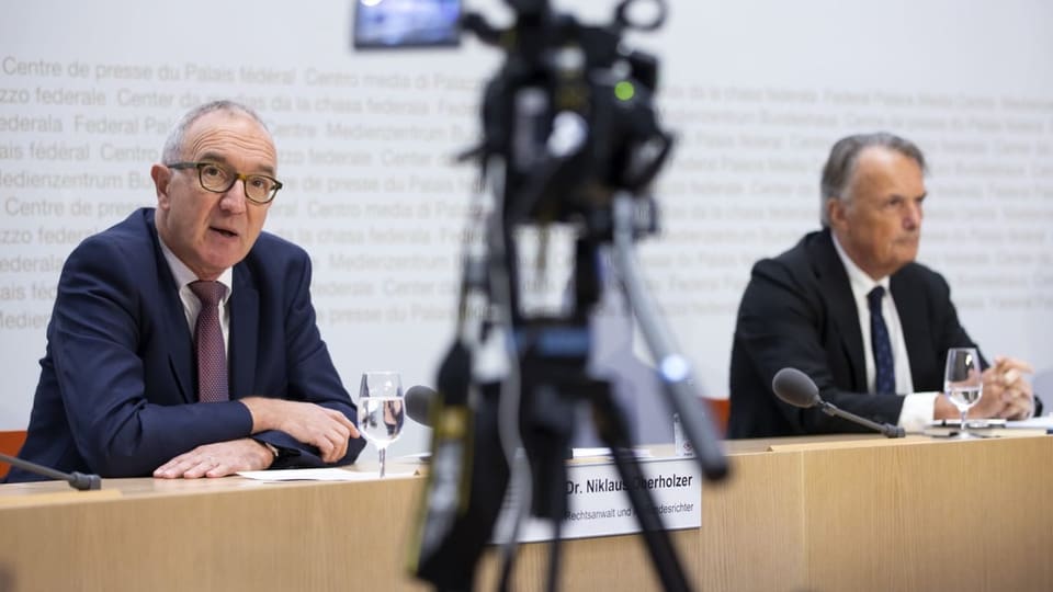 Oberholzer (l.) und Gattiker bei Medienkonferenz