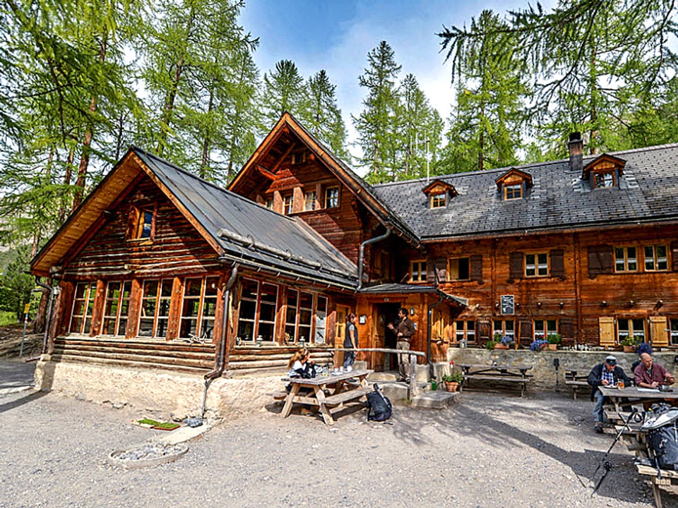 Die SAC-Hütte Chamanna Cluozza liegt direkt im Schweizerischen Nationalpark.