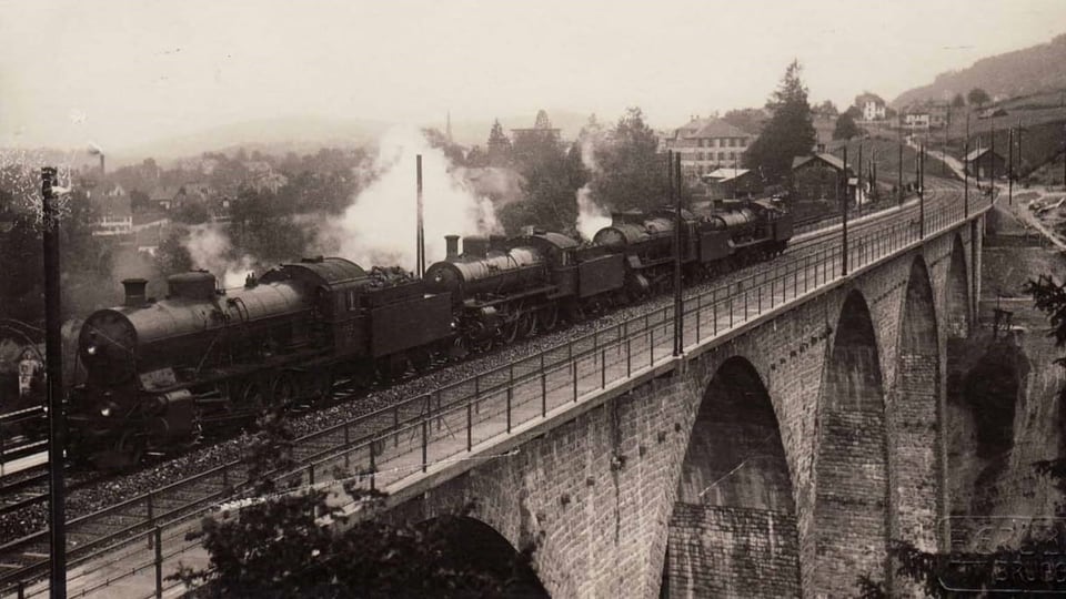 Hier ein Bild der Belastungsprobe der Kräzern-Eisenbahnbrücke im Jahr 1925.