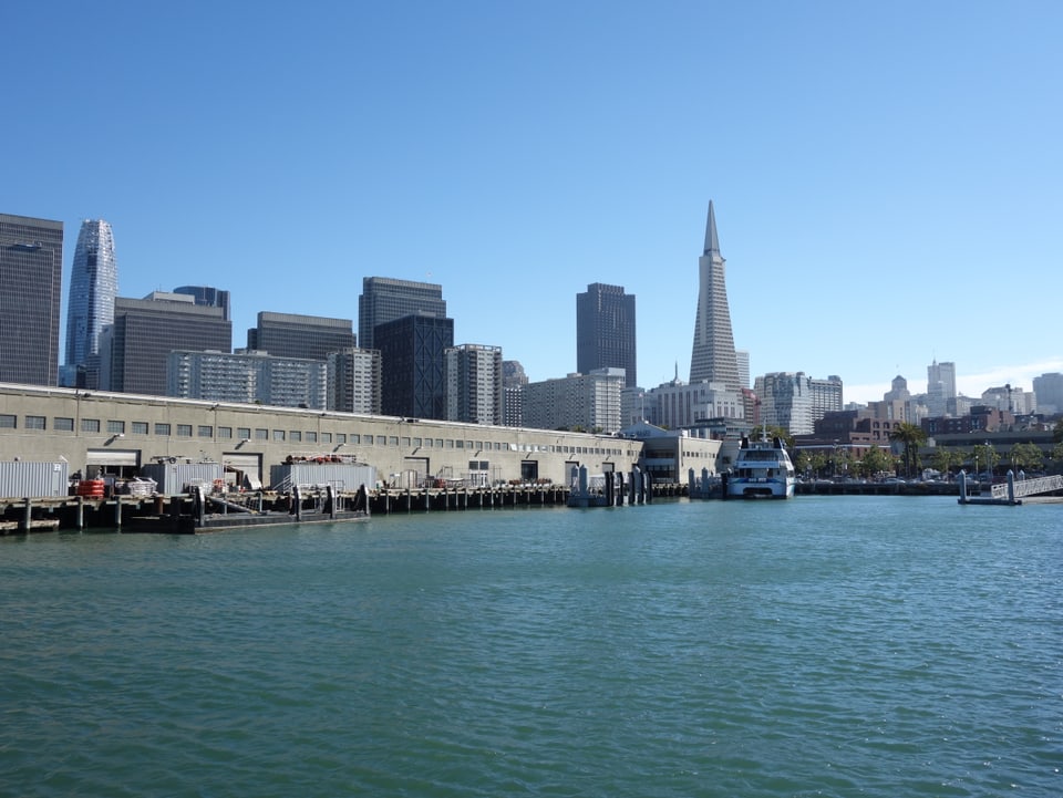 Blick von Pier Nr. 17 auf das Zentrum von San Francisco.