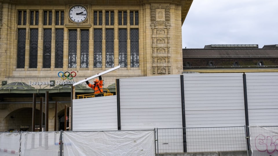 Bauarbiten vor dem Eingang des Bahnhof Lausanne